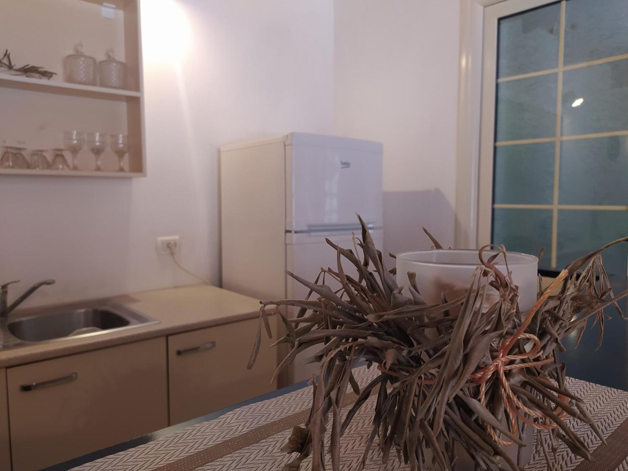 Retzos Rooms Himarë Exterior foto