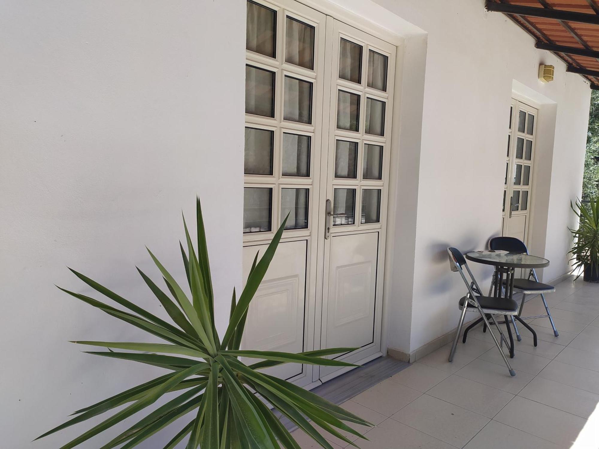 Retzos Rooms Himarë Exterior foto